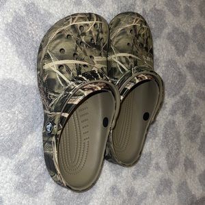 Camo crocs size 9